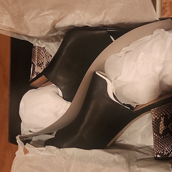 NIB Tahari "Millis" Black Snake Print Heel Mules Size 9.5M - Picture 10 of 12